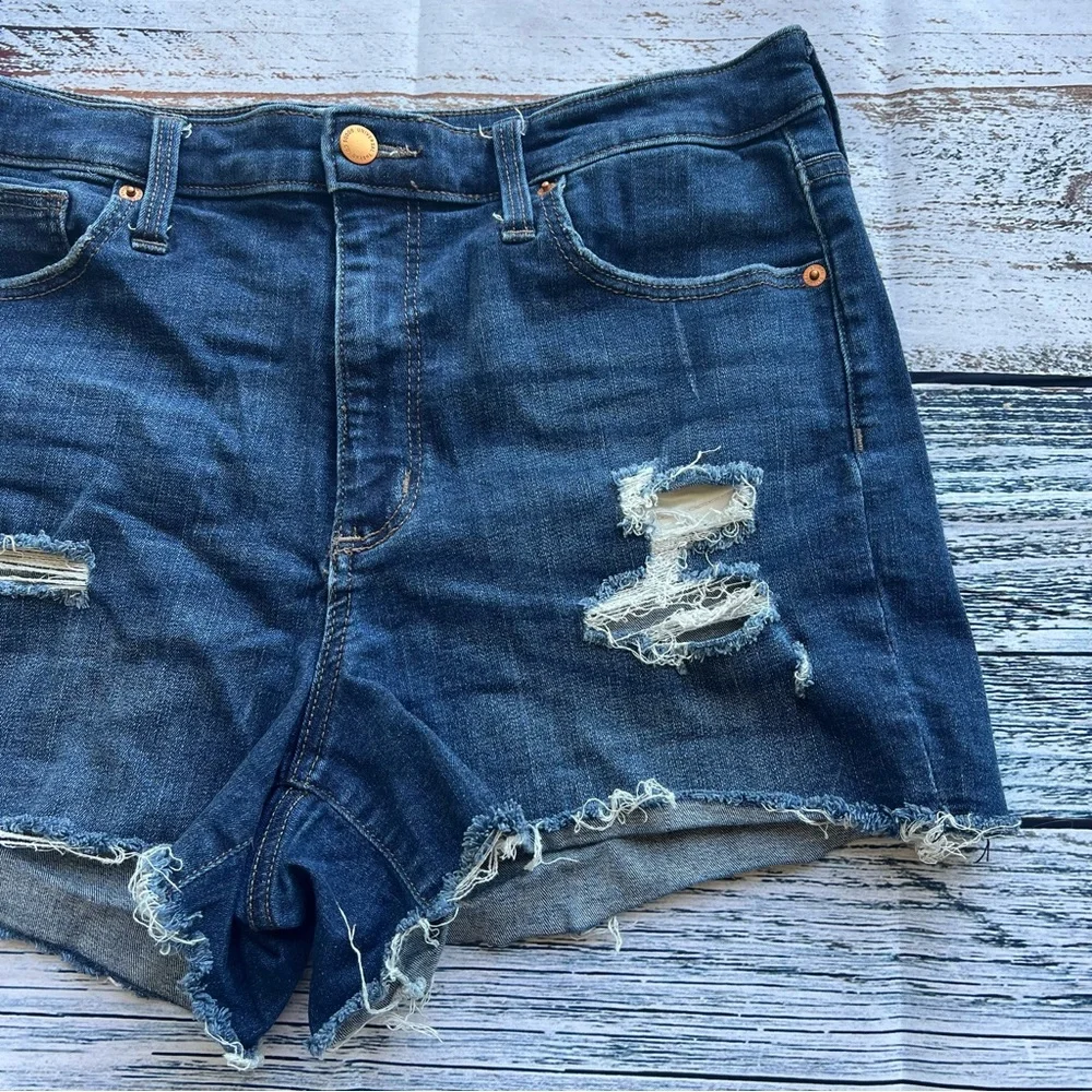 Universal Threads Hi Rise Midi Womens Distressed Denim Short size 14 (32 waist)